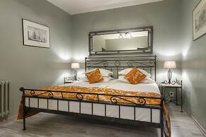 Black Star Suites
