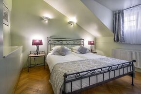 Black Star Suites