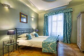 Black Star Suites