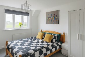2 Bed-sleeps 7-free Parking-balcony