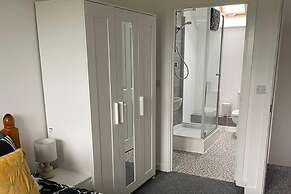2 Bed-sleeps 7-free Parking-balcony