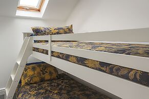 2 Bed-sleeps 7-free Parking-balcony