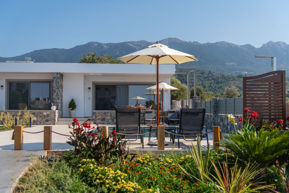 Villa Karydia with private pool