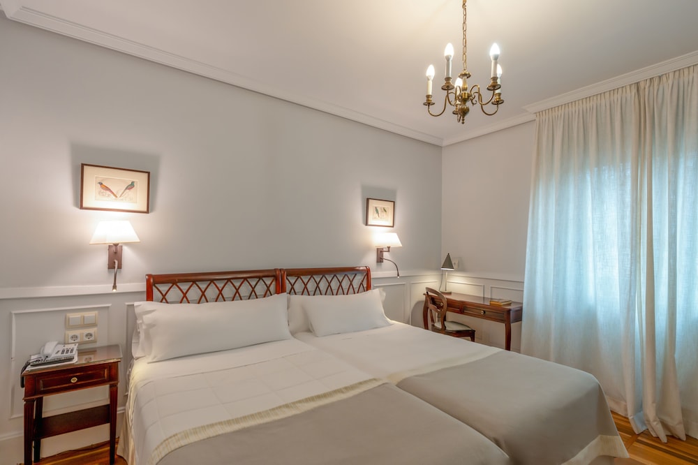 Hotel Alcázar - Irún centro