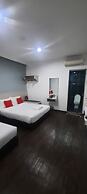 OYO 90724 Rg Hotel
