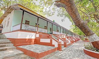 Treebo Cecil Resort Matheran With Swimming Pool