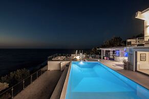 Icarus Luxury Beachfront Villa