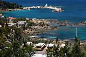 Icarus Luxury Beachfront Villa