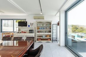 Icarus Luxury Beachfront Villa