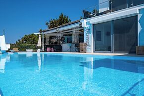 Icarus Luxury Beachfront Villa
