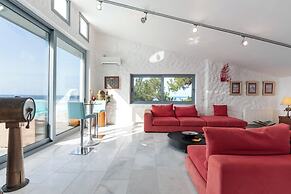 Icarus Luxury Beachfront Villa