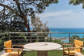 Icarus Luxury Beachfront Villa