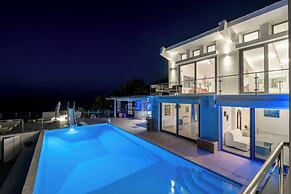 Icarus Luxury Beachfront Villa