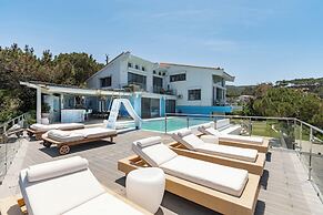Icarus Luxury Beachfront Villa