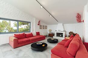 Icarus Luxury Beachfront Villa