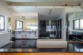 Icarus Luxury Beachfront Villa