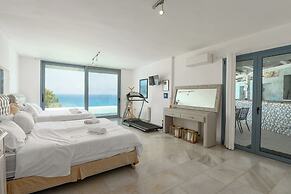 Icarus Luxury Beachfront Villa