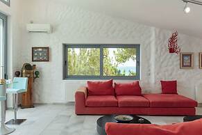 Icarus Luxury Beachfront Villa