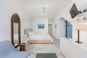 Icarus Luxury Beachfront Villa