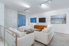 Icarus Luxury Beachfront Villa