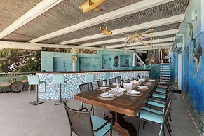 Icarus Luxury Beachfront Villa