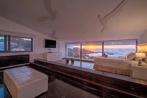 Icarus Luxury Beachfront Villa