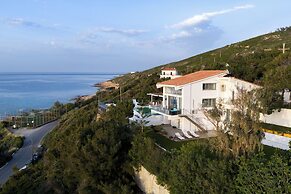 Icarus Luxury Beachfront Villa
