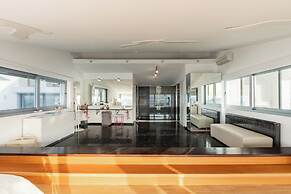 Icarus Luxury Beachfront Villa