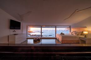 Icarus Luxury Beachfront Villa