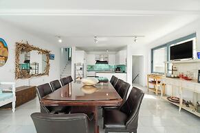 Icarus Luxury Beachfront Villa