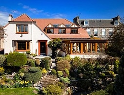 Ailim House Serviced Cottage