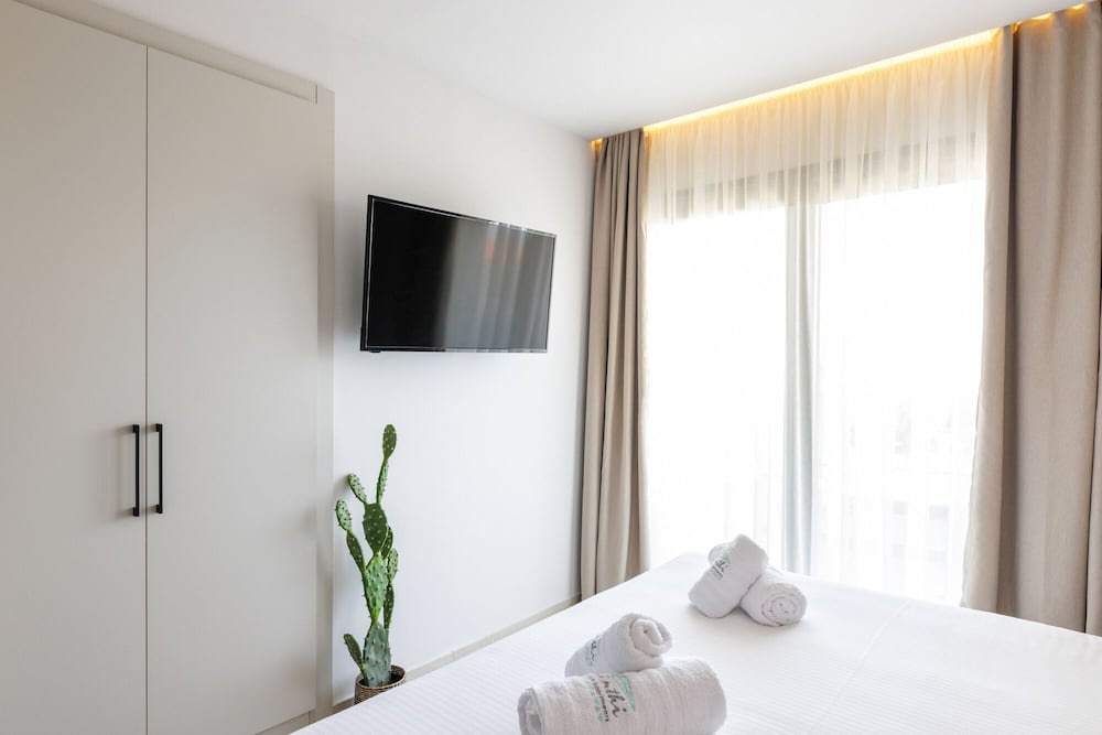 Amalthia Luxury Suites