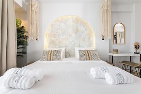 Amalthia Luxury Suites