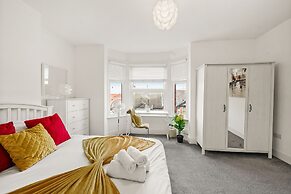 Modern 4BR Victorian Home Near Luton Airport