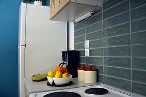 Chrismma 1-bed Apt With Private Yard & Parking