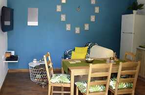 Chrismma 1-bed Apt With Private Yard & Parking