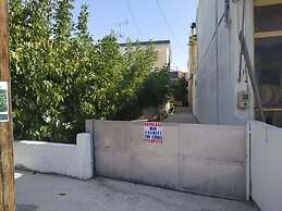 Chrismma 1-bed Apt With Private Yard & Parking