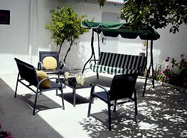 Chrismma 1-bed Apt With Private Yard & Parking