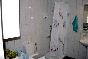 Chrismma 1-bed Apt With Private Yard & Parking