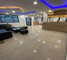 Dee Grand Marq Hotel