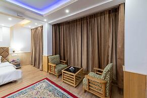 Dee Grand Marq Hotel