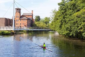Impeccable 2-bed Apartment in Derby, England