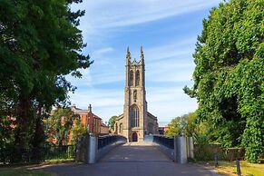 Impeccable 2-bed Apartment in Derby, England