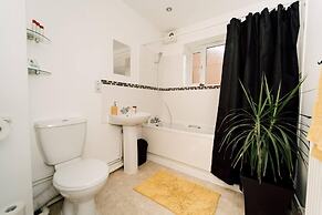 Impeccable 2-bed Apartment in Derby, England