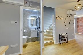 Modern 2BR House & Private Parking & Kid-friendly