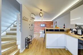 Modern 2BR House & Private Parking & Kid-friendly