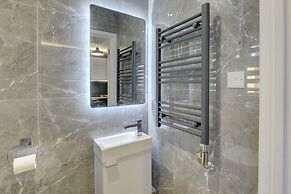 Modern 2BR House & Private Parking & Kid-friendly