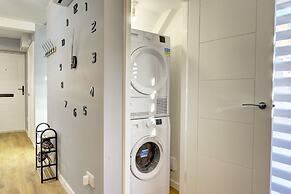 Modern 2BR House & Private Parking & Kid-friendly