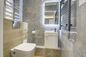 Modern 2BR House & Private Parking & Kid-friendly