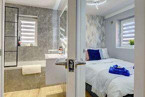 Modern 2BR House & Private Parking & Kid-friendly